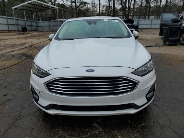 3FA6P0HD7KR246114 - 2019 FORD FUSION SE WHITE photo 5