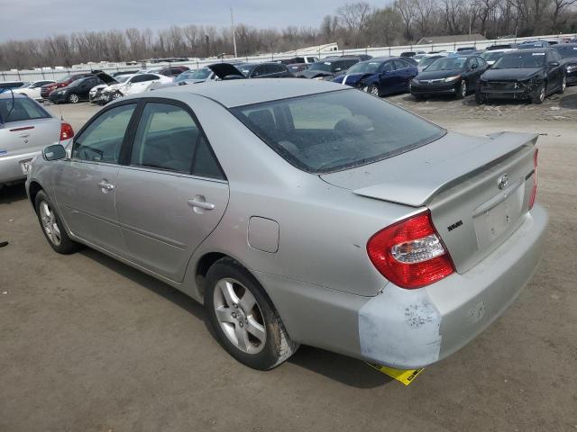 JTDBE32K820127463 - 2002 TOYOTA CAMRY LE GRAY photo 2