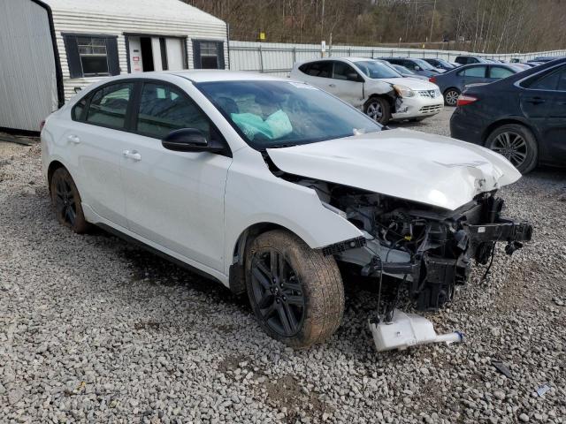 3KPF34AD5ME291134 - 2021 KIA FORTE GT LINE WHITE photo 4