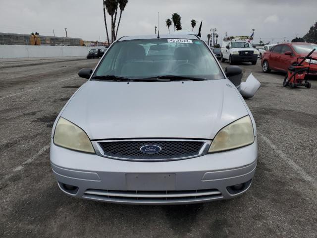 1FAHP34N36W200999 - 2006 FORD FOCUS ZX4 SILVER photo 5