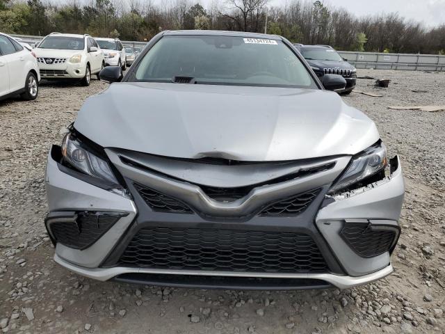 4T1K61AK2PU133905 - 2023 TOYOTA CAMRY XSE SILVER photo 5