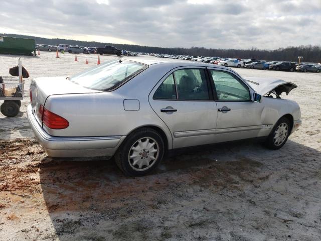 WDBJF55F7VA388485 - 1997 MERCEDES-BENZ E 320 SILVER photo 3