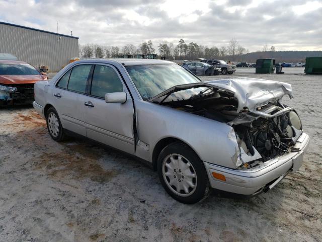 WDBJF55F7VA388485 - 1997 MERCEDES-BENZ E 320 SILVER photo 4