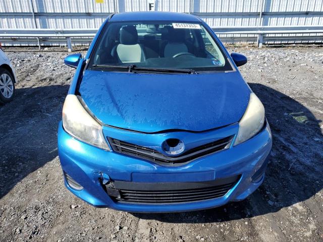 JTDJTUD35CD533160 - 2012 TOYOTA YARIS BLUE photo 5