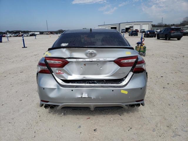 4T1B61HK5JU152008 - 2018 TOYOTA CAMRY XSE SILVER photo 6