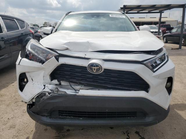 2T3W1RFVXLW092927 - 2020 TOYOTA RAV4 XLE WHITE photo 5