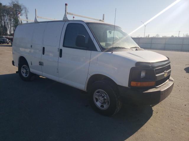 1GCWGFBA2D1105976 - 2013 CHEVROLET EXPRESS G2 WHITE photo 4