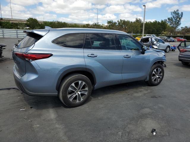 5TDGZRAH0MS085339 - 2021 TOYOTA HIGHLANDER XLE SILVER photo 3