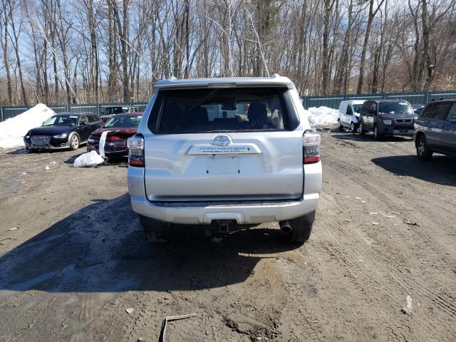 JTEBU5JRXJ5551396 - 2018 TOYOTA 4RUNNER SR5/SR5 PREMIUM 银色 照片 6