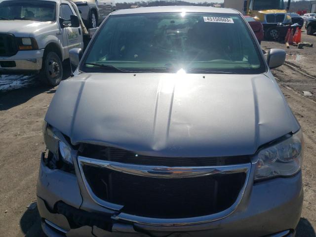 2C4RC1BG0DR755286 - 2013 CHRYSLER TOWN & COU TOURING ვერცხლისფერი ფოტო 5