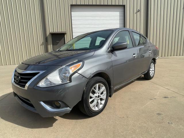 3N1CN7AP2KL877469 - 2019 NISSAN VERSA S GRAY photo 2