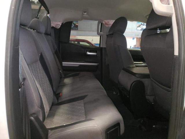 5TFUM5F19GX066759 - 2016 TOYOTA TUNDRA DOUBLE CAB SR/SR5 WHITE photo 10