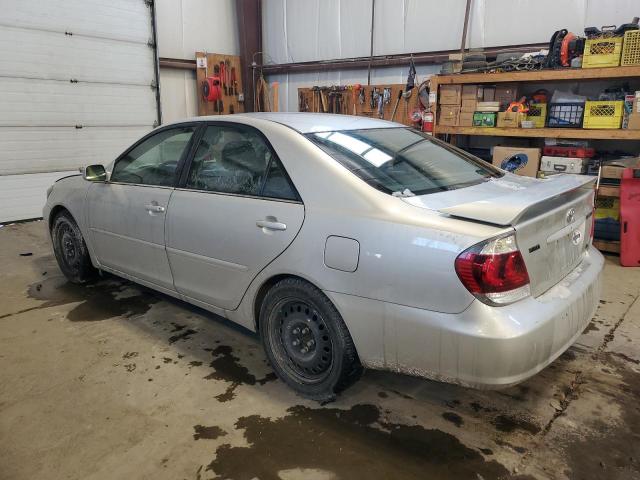 4T1BA32K95U045861 - 2005 TOYOTA CAMRY SE SILVER photo 2