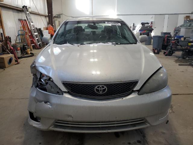 4T1BA32K95U045861 - 2005 TOYOTA CAMRY SE SILVER photo 5