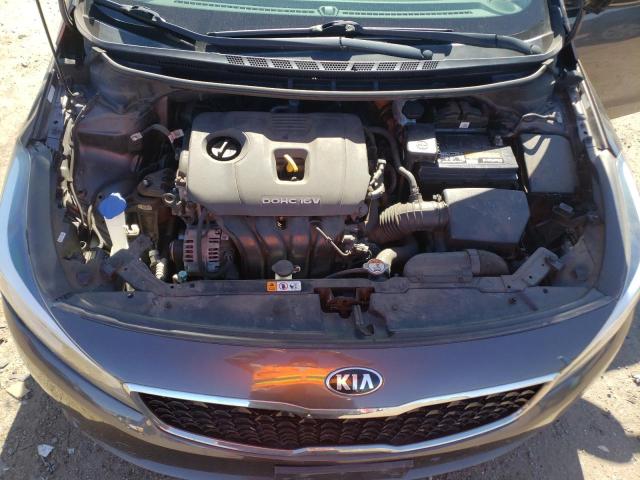 3KPFL4A79HE101206 - 2017 KIA FORTE LX BROWN photo 11