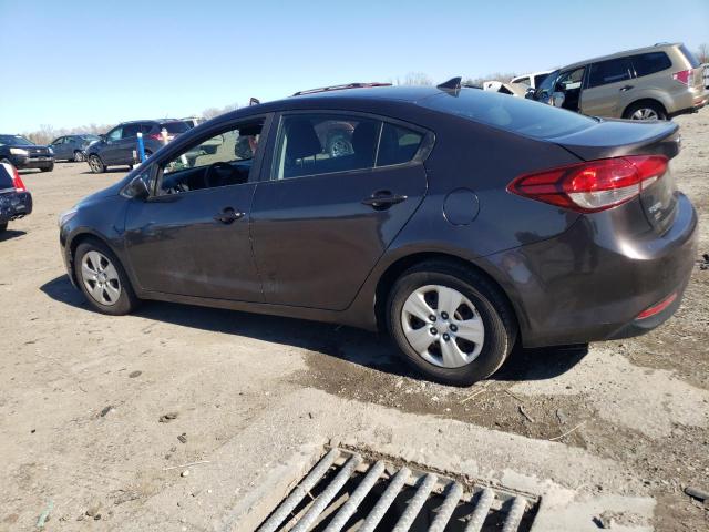 3KPFL4A79HE101206 - 2017 KIA FORTE LX BROWN photo 2