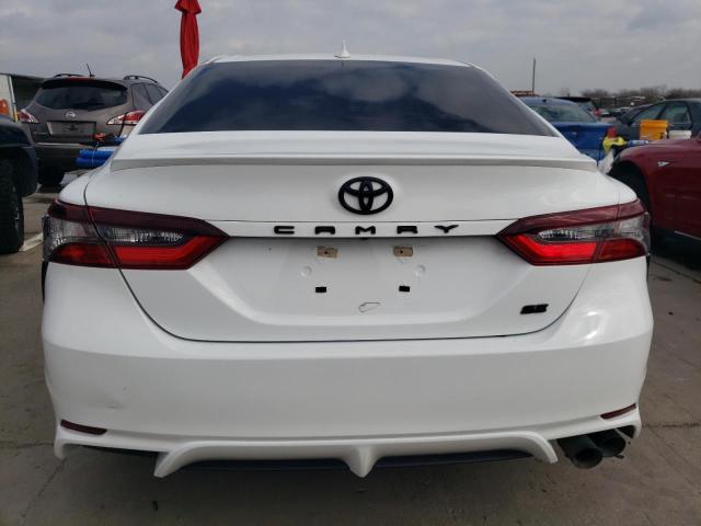 4T1G11AKXNU653979 - 2022 TOYOTA CAMRY SE WHITE photo 6