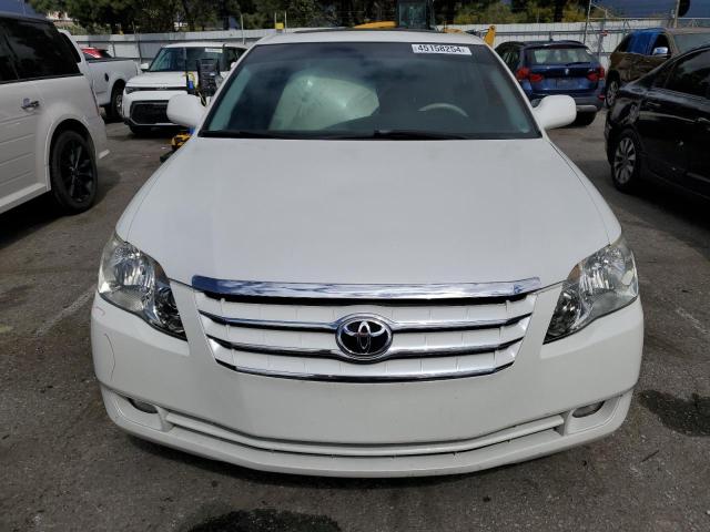 4T1BK36B75U041699 - 2005 TOYOTA AVALON XL WHITE photo 5