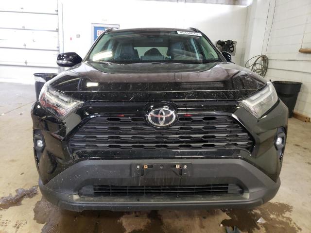 2T3A1RFV8NC297595 - 2022 TOYOTA RAV4 XLE PREMIUM BLACK photo 5