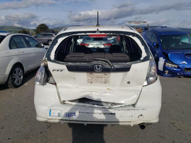 JHMGE8H24AS019014 - 2010 HONDA FIT WHITE photo 6