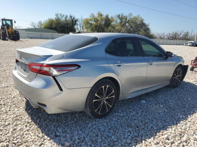 4T1B11HKXJU112893 - 2018 TOYOTA CAMRY L SILVER photo 3