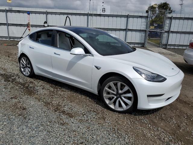 5YJ3E1EA6KF407654 - 2019 TESLA MODEL 3 WHITE photo 4