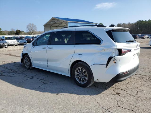 5TDYRKEC3PS171789 - 2023 TOYOTA SIENNA XLE WHITE photo 2