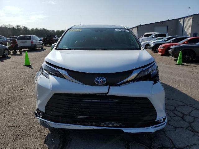 5TDYRKEC3PS171789 - 2023 TOYOTA SIENNA XLE WHITE photo 5