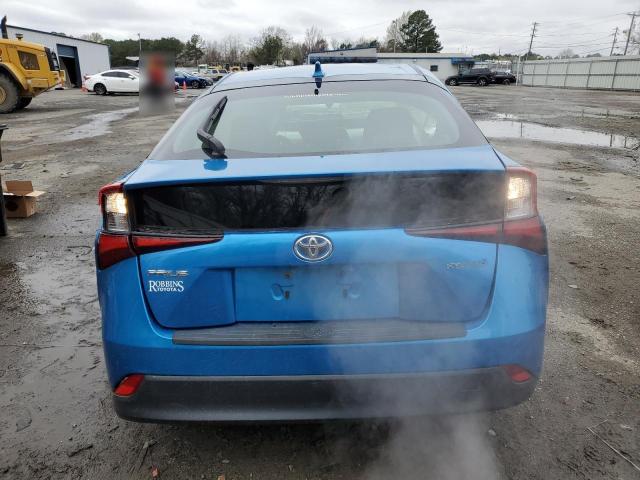 JTDKARFU4L3111304 - 2020 TOYOTA PRIUS L BLUE photo 6