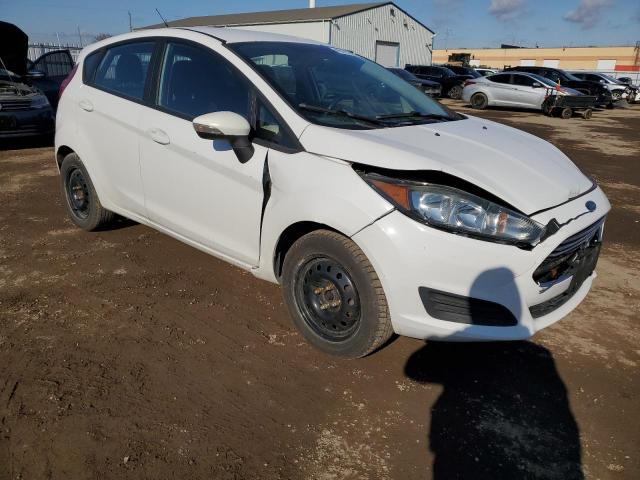 3FADP4EJ4FM168631 - 2015 FORD FIESTA SE WHITE photo 4