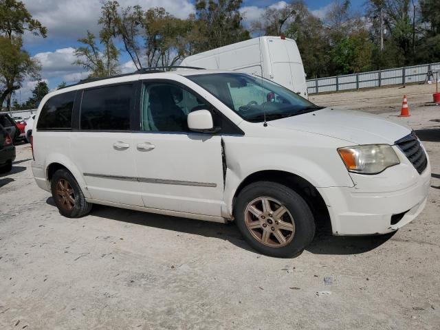 2A4RR5D15AR493432 - 2010 CHRYSLER TOWN AND C TOURING WHITE photo 4
