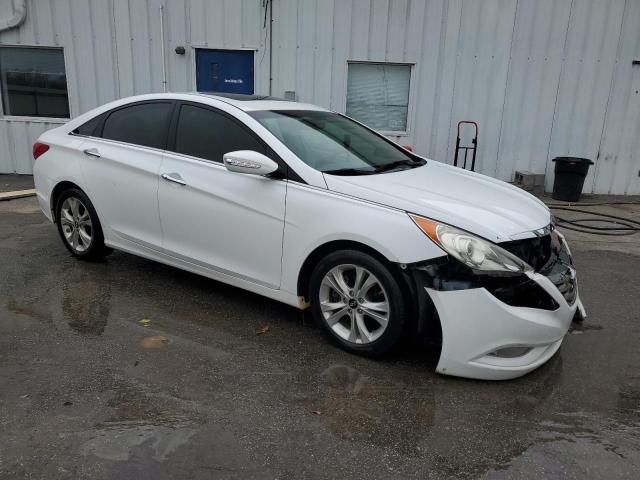 5NPEC4AC4BH284557 - 2011 HYUNDAI SONATA SE WHITE photo 4