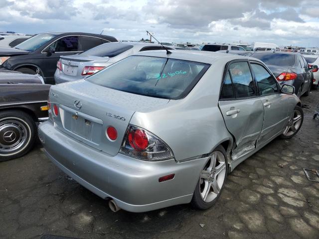 JTHBD192820061931 - 2002 LEXUS IS 300 SILVER photo 3