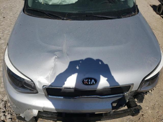 KNDJN2A20F7765338 - 2015 KIA SOUL SILVER photo 11