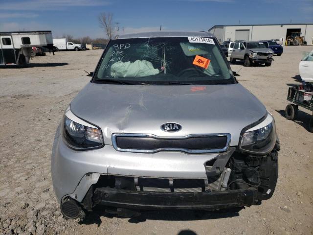 KNDJN2A20F7765338 - 2015 KIA SOUL SILVER photo 5