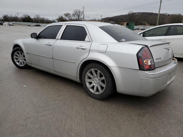 2C3AA63H15H500505 - 2005 CHRYSLER 300C SILVER photo 2