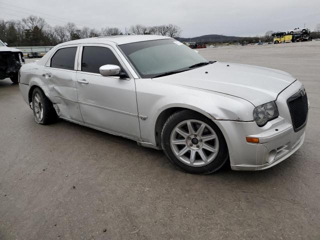 2C3AA63H15H500505 - 2005 CHRYSLER 300C SILVER photo 4