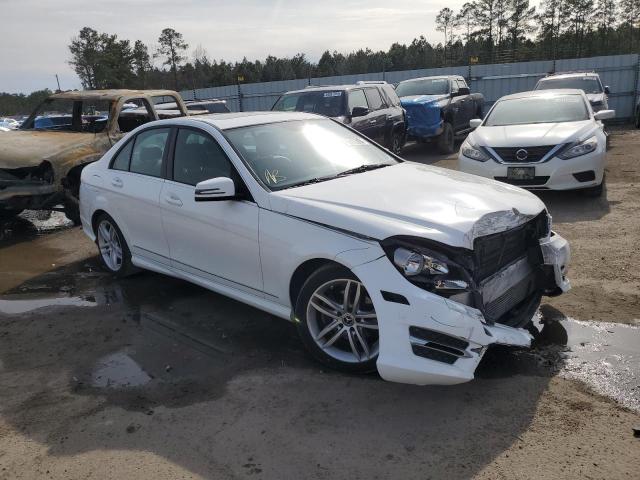 WDDGF4HBXDG086575 - 2013 MERCEDES-BENZ C 250 WHITE photo 4