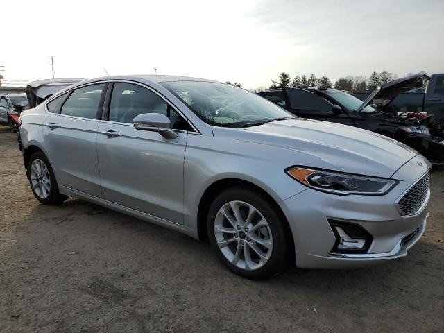 3FA6P0SU7KR213008 - 2019 FORD FUSION TITANIUM SILVER photo 4