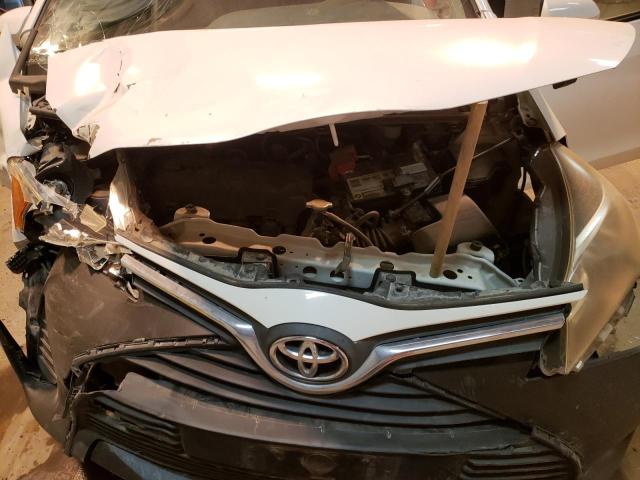 VNKJTUD31FA021487 - 2015 TOYOTA YARIS WHITE photo 11