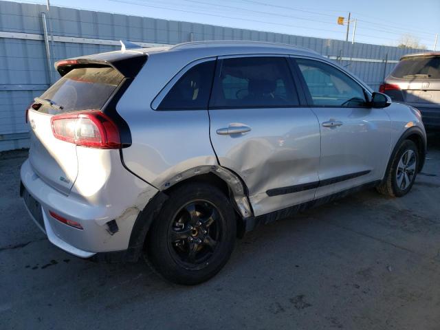 KNDCC3LC9J5123828 - 2018 KIA NIRO EX SILVER photo 3