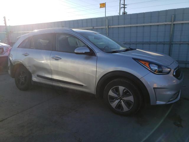 KNDCC3LC9J5123828 - 2018 KIA NIRO EX SILVER photo 4