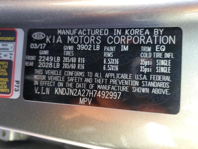 KNDJN2A27H7492997 - 2017 KIA SOUL GRAY photo 12