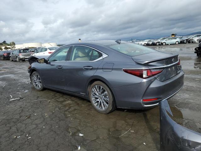 58AB21B17KU003119 - 2019 LEXUS ES 300H GRAY photo 2