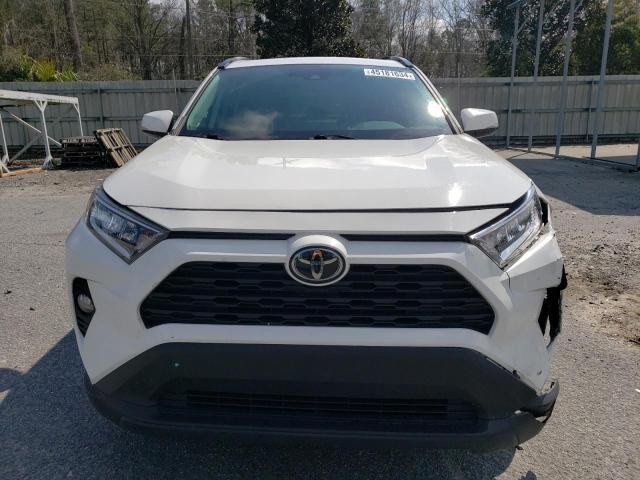 2T3C1RFV2KW024106 - 2019 TOYOTA RAV4 XLE PREMIUM WHITE photo 5