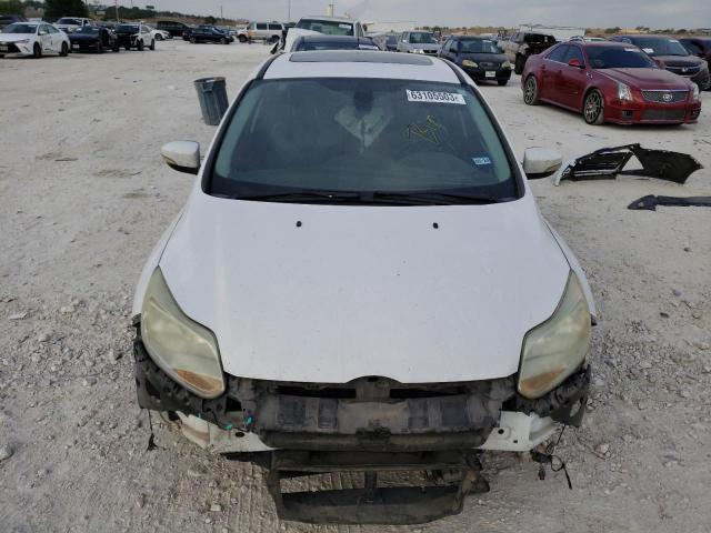 1FAHP3M24CL316263 - 2012 FORD FOCUS SEL WHITE photo 5