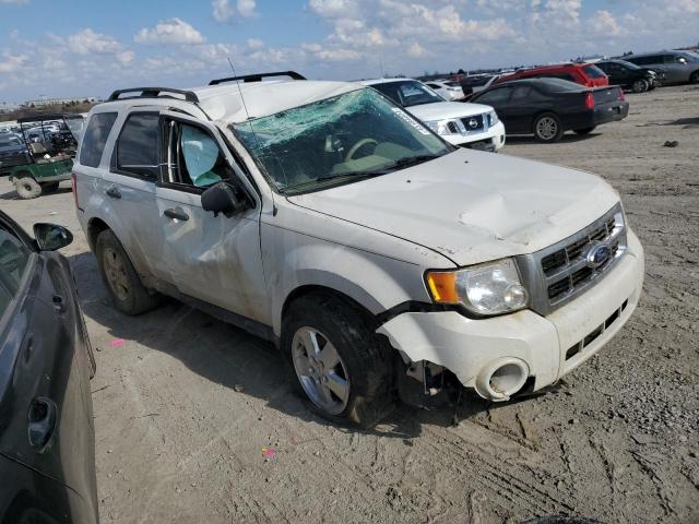 1FMCU0D74BKB74133 - 2011 FORD ESCAPE XLT WHITE photo 4