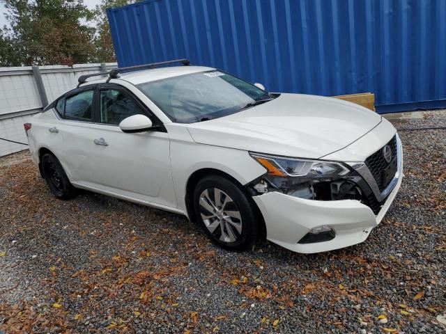 1N4BL4BW6KC211784 - 2019 NISSAN ALTIMA S WHITE photo 4