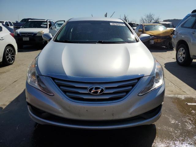 5NPEB4AC7EH878776 - 2014 HYUNDAI SONATA GLS SILVER photo 5