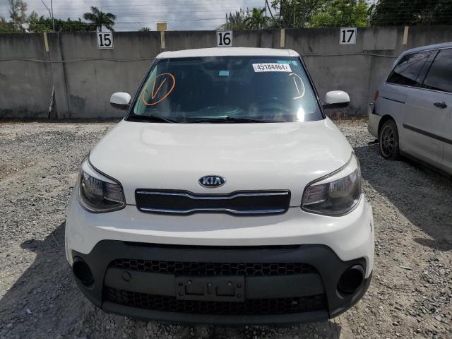 KNDJN2A29J7607993 - 2018 KIA SOUL WHITE photo 5